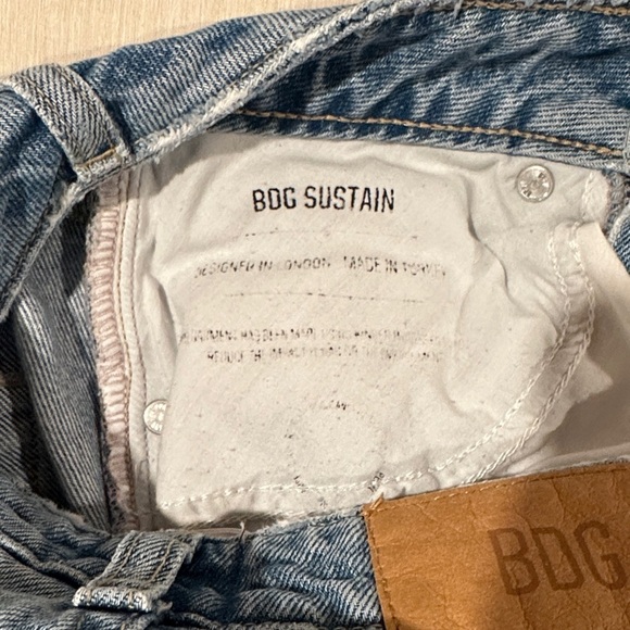 BDG By Urban Outfitters Distressed High Waisted Mom Jeans Size 24 - Picture 6 of 9